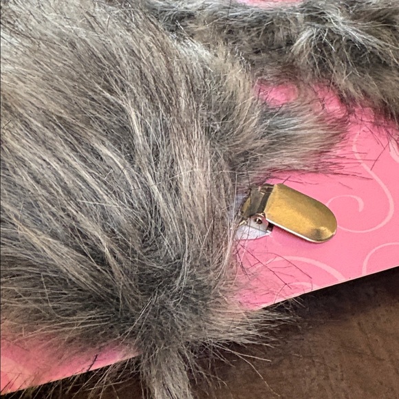 Spirit Halloween Faux Fur Ears Tail and Choker Wolf Kit - Picture 6 of 11